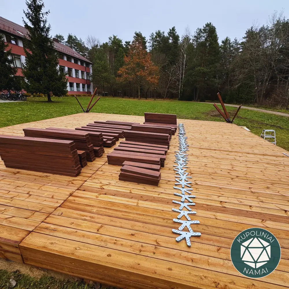 Dalis kvadrokupolo detalių.